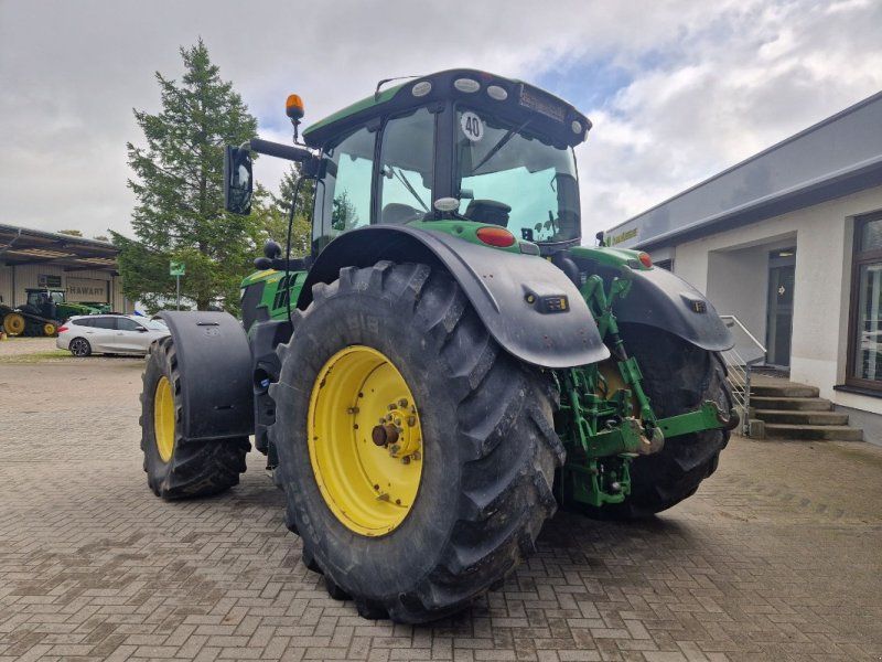 John Deere 6215R