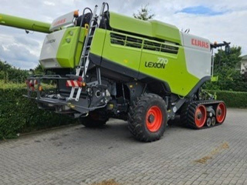 Claas Lexion 770 TT + V1230