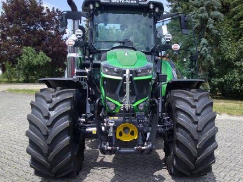 Deutz-Fahr 6135 C TTV, SonderlackierungJAVA- grün Aktionsschlepper, Front