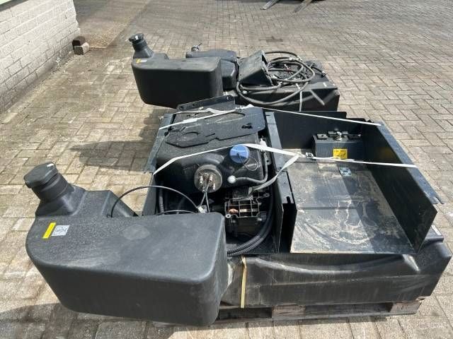 Bomag BW 213 / 211 D5 Diesel tank + adblue tank