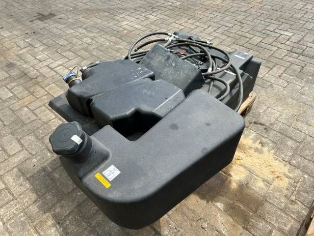 Bomag BW 213 / 211 D5 Diesel tank + adblue tank