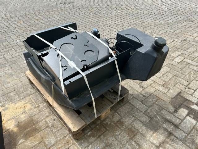 Bomag BW 213 / 211 D5 Diesel tank + adblue tank