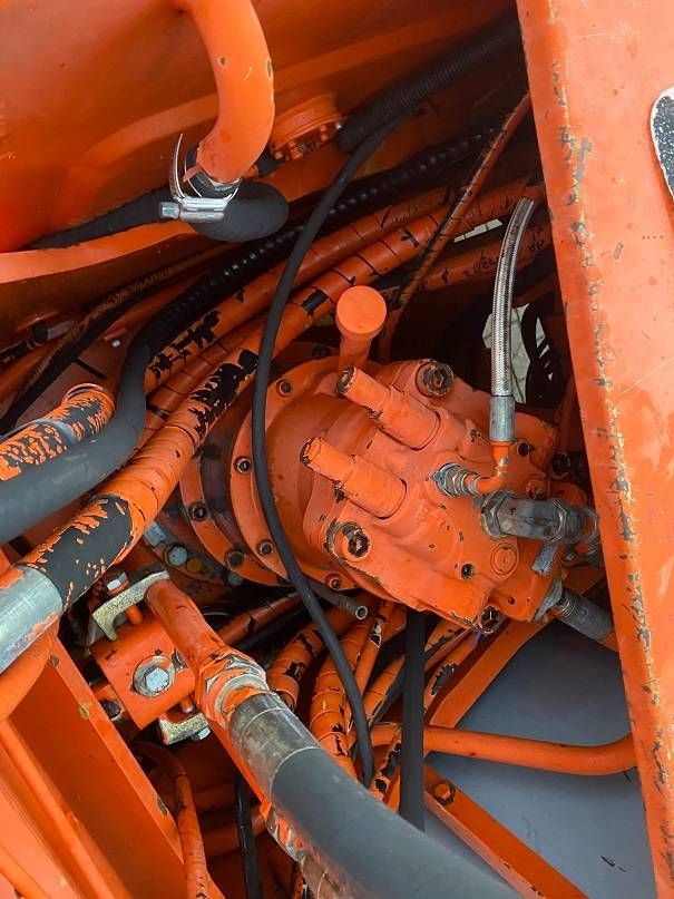 Hitachi EX 165