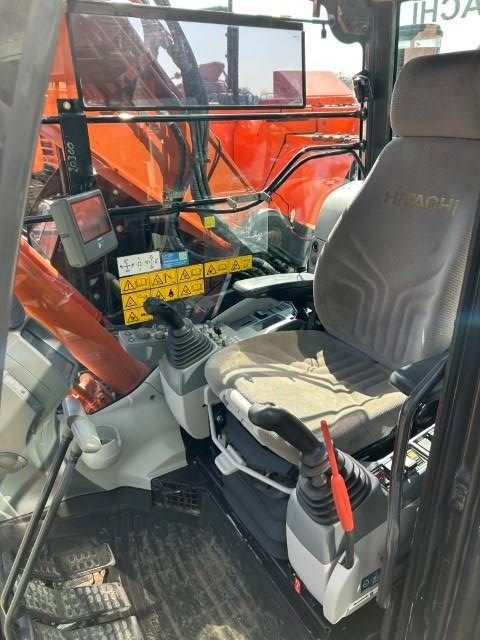 Hitachi Zaxis 225 US LC-6