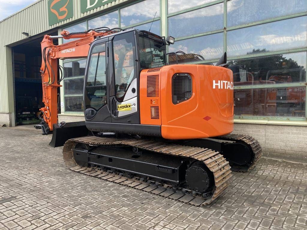 Hitachi ZX 135 US 5-B