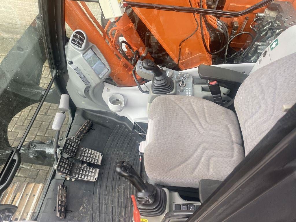 Hitachi ZX 135 US 5-B