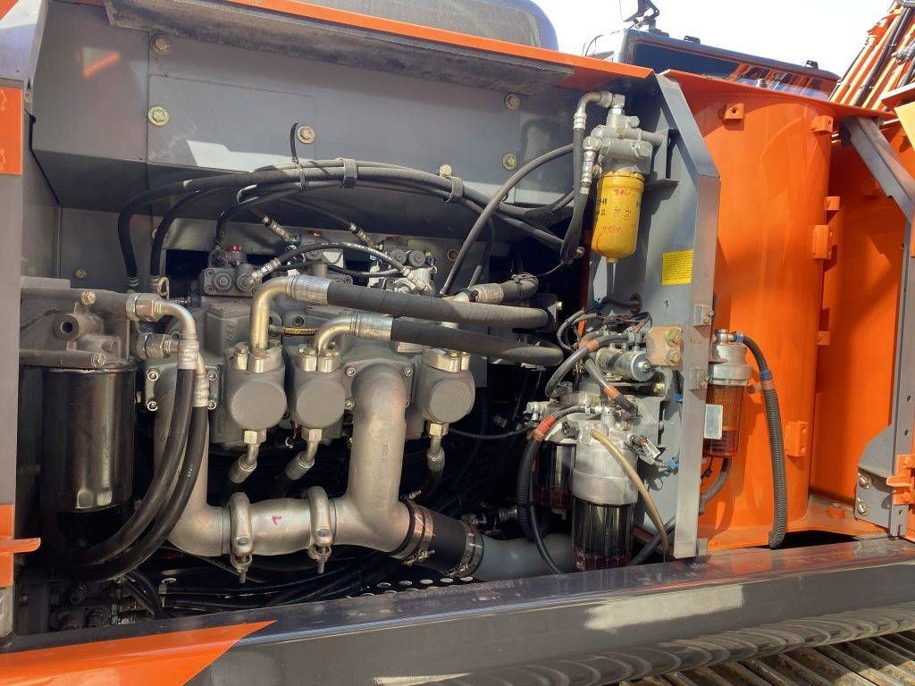 Hitachi ZAXIS ZX210LC-5B