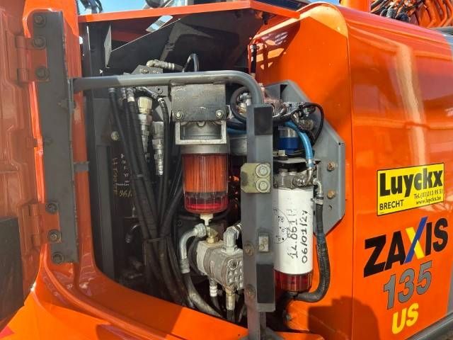 Hitachi ZX 135 US-3