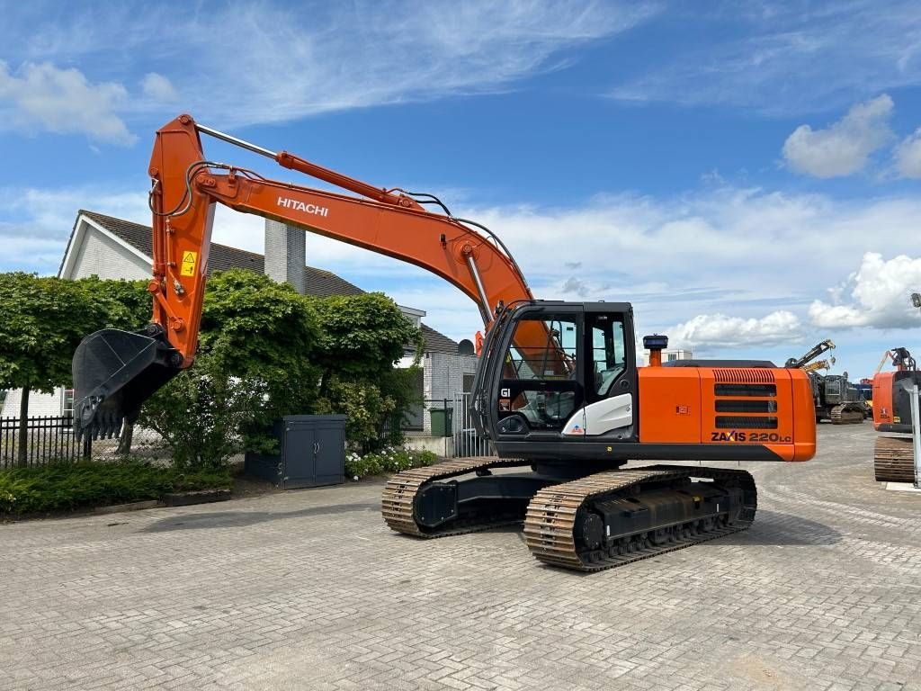 Hitachi ZX 220 LC