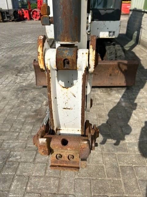 Bobcat 325