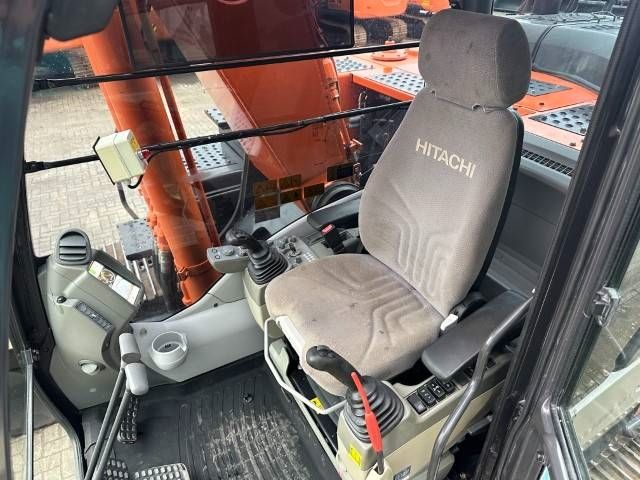 Hitachi ZX250LC-5B long Reach