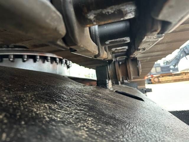 Hitachi ZX250LC-5B long Reach