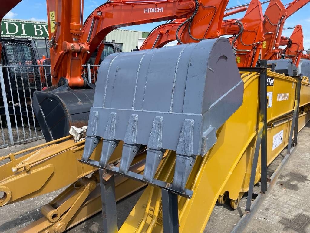 Komatsu Long reach