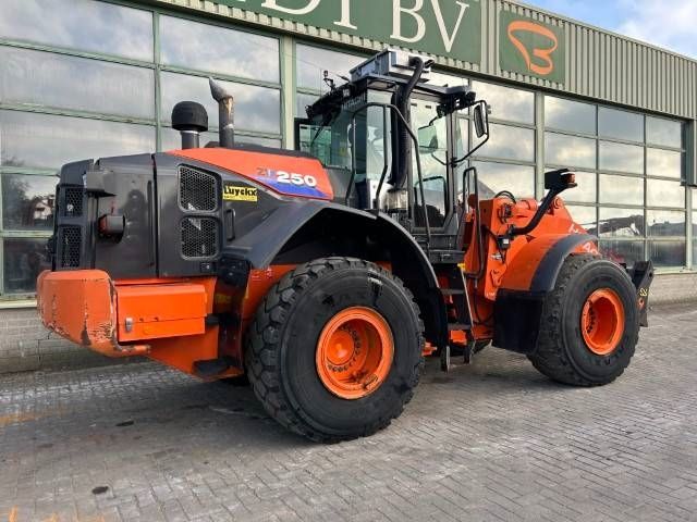 Hitachi ZW 250-6
