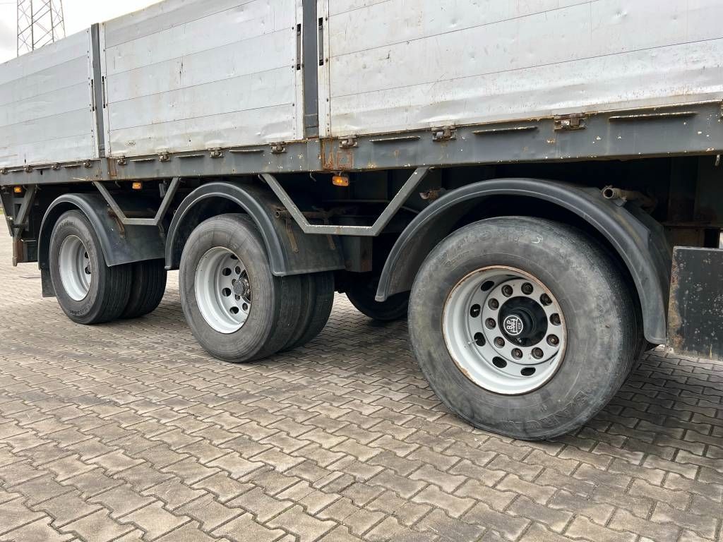 Pacton T3-003 Brick Trailer - Kennis 16000-R Crane