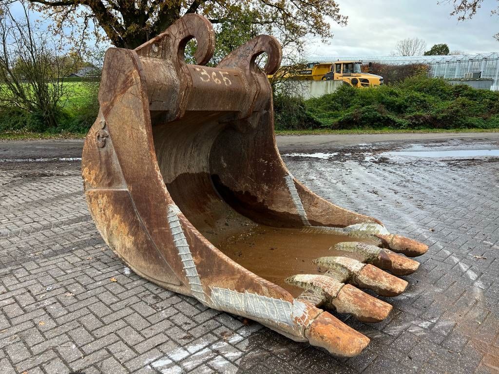 Large Bucket CW70 - CAT 365