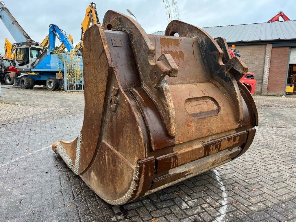 Large Bucket CW70 - CAT 365