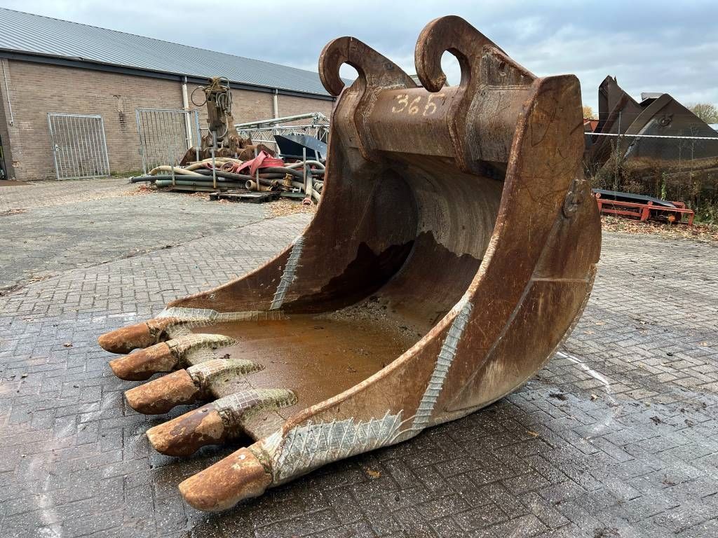 Large Bucket CW70 - CAT 365
