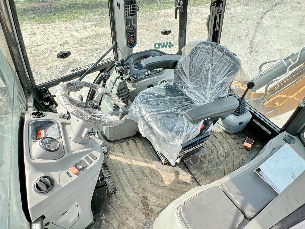 CASE 851FX Plus 4WD - New / Unused / Telescopic