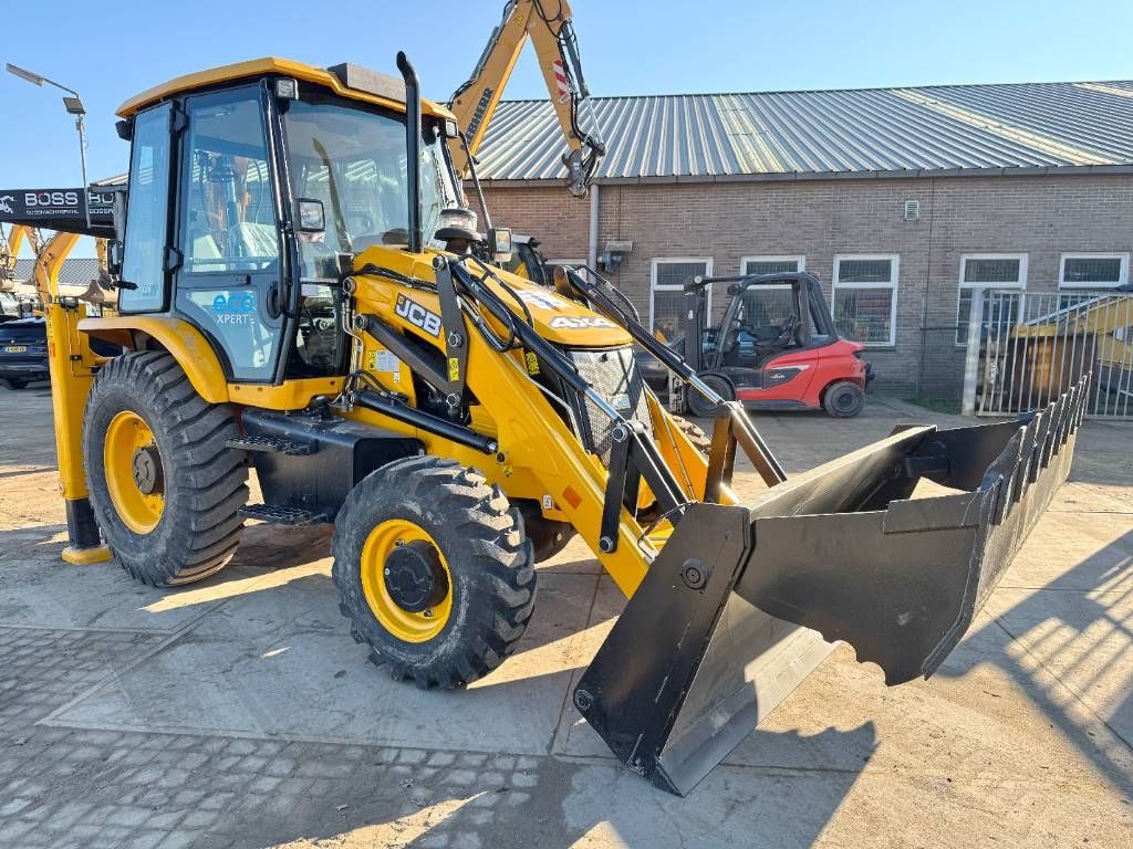 JCB 3DX / 3CX Plus 4WD - 4/1 Bucket + Hammer