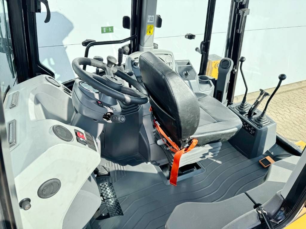 CAT 424 4WD - Hammer Lines / Airco / Side Shift