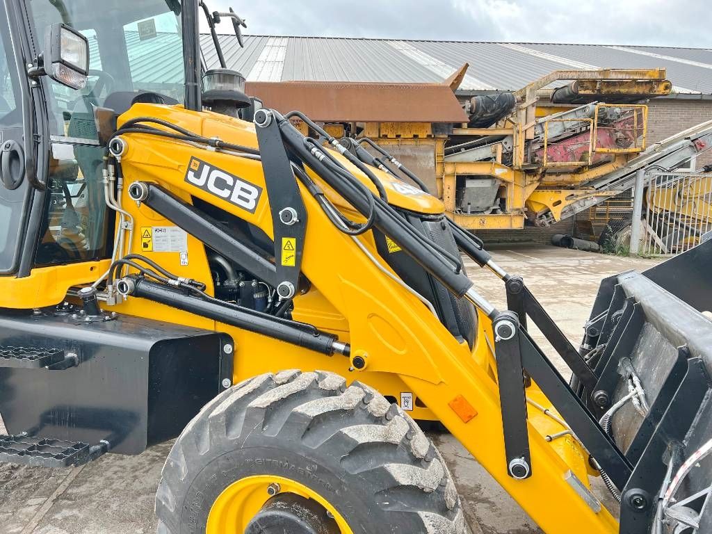 JCB 3DX - Telescopic Boom / Hammer Lines / AC - New