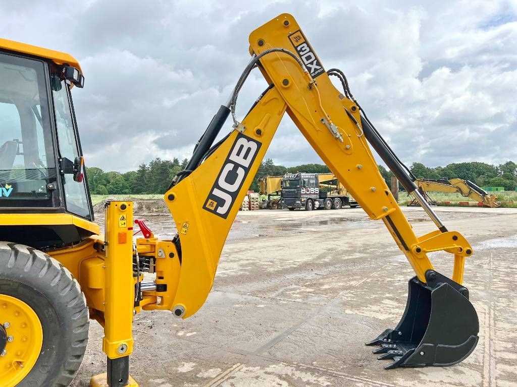 JCB 3DX - Telescopic Boom / Hammer Lines / AC - New