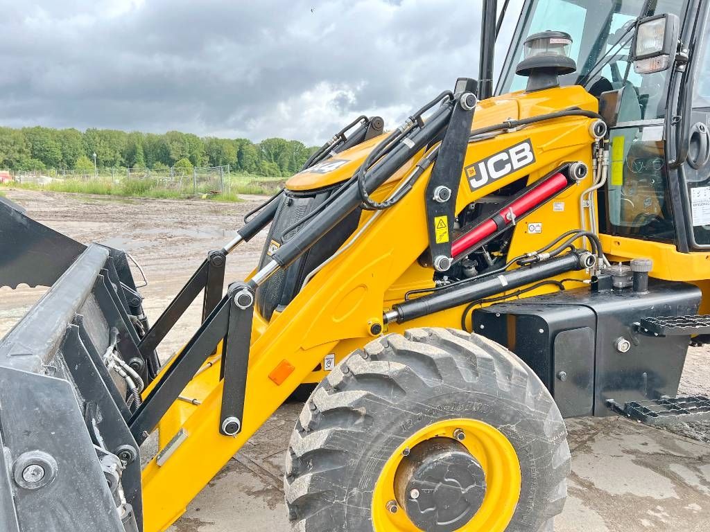 JCB 3DX - Telescopic Boom / Hammer Lines / AC - New