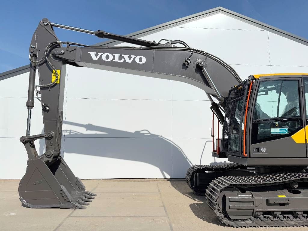 Volvo EC210 - Unused / New 2025 Model / Hammer Lines