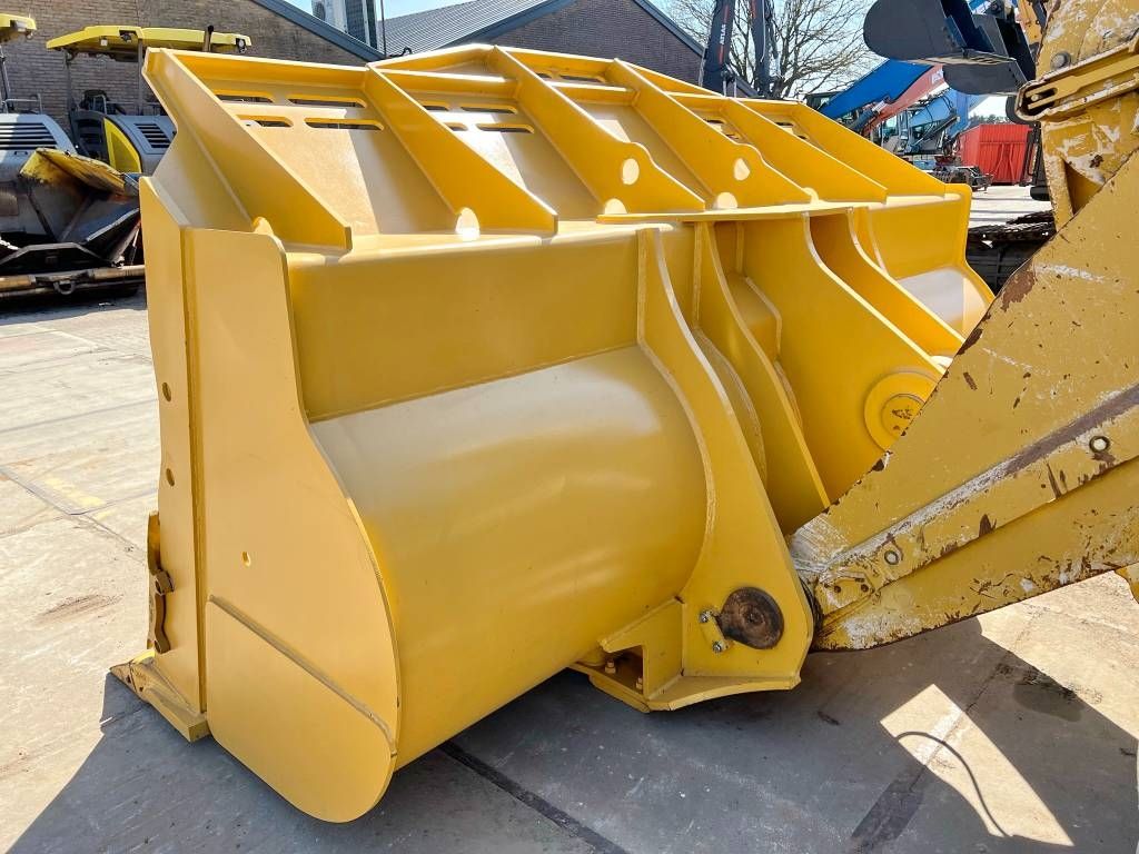 CAT 988K Bucket - New / Unused