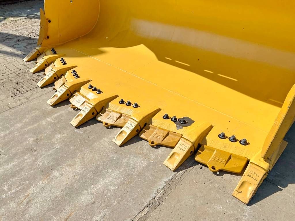 CAT 988K Bucket - New / Unused