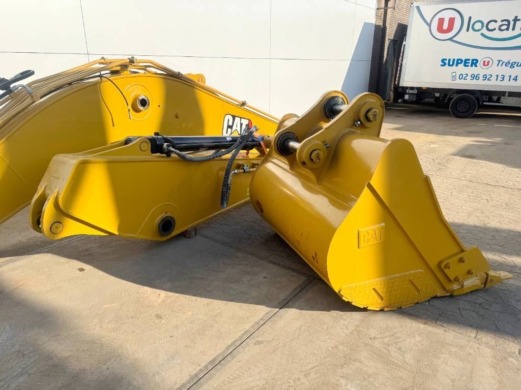 CAT 323 BOOM + STICK + BUCKET (BRAND NEW)