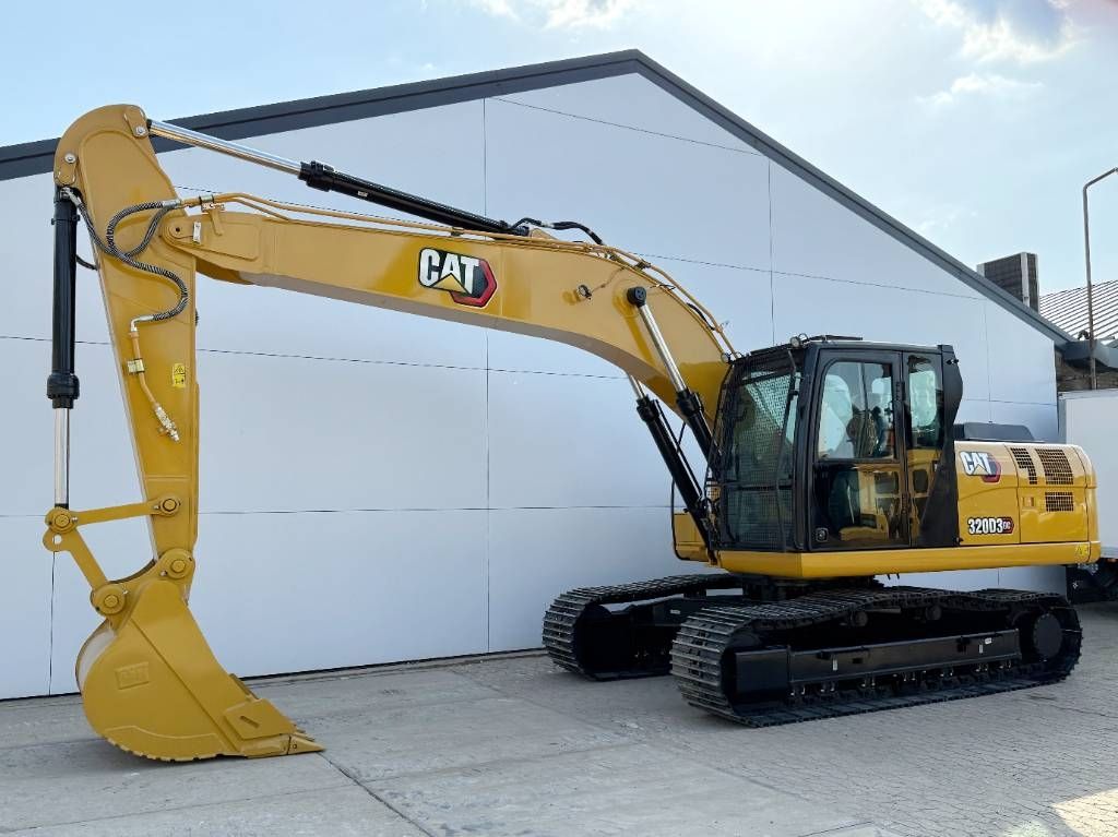 CAT 323D3 *2025 Model* - Hammer Lines