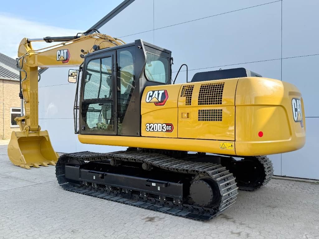 CAT 323D3 *2025 Model* - Hammer Lines
