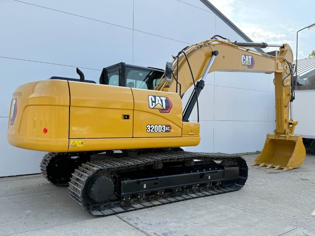 CAT 323D3 *2025 Model* - Hammer Lines