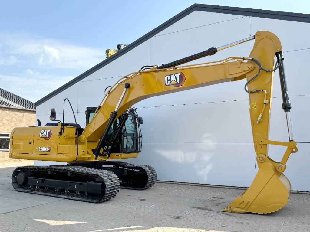 CAT 323D3 *2025 Model* - Hammer Lines