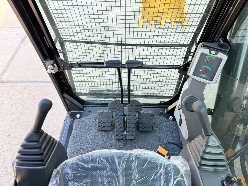 CAT 323D3 *2025 Model* - Hammer Lines