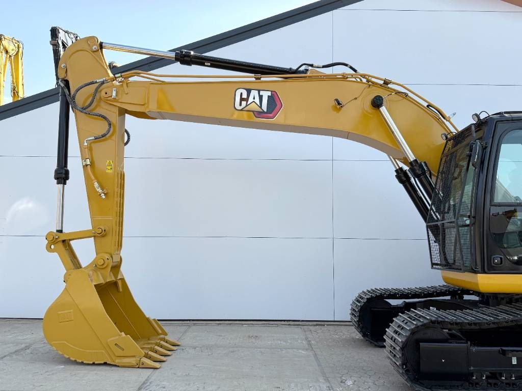 CAT 323D3 *2025 Model* - Hammer Lines