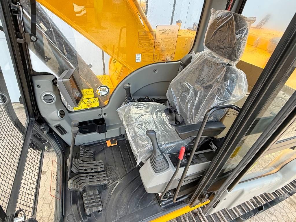 JCB 205 *2025 Model* - New / Unused / Hammer Lines