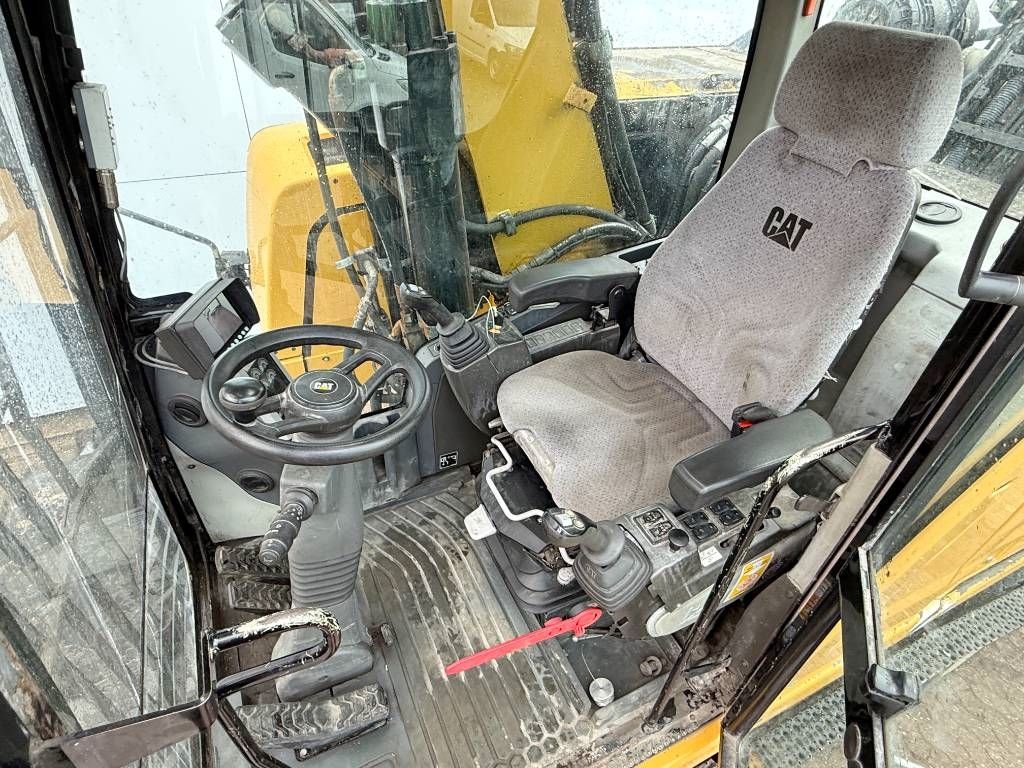 CAT MH3022 HCR - German Machine / Triple Boom