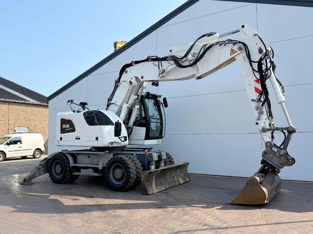 Liebherr A918 Compact - 4 Buckets / Triple Boom / Auto Lube