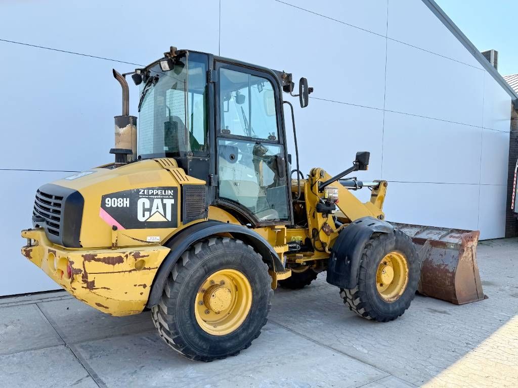 CAT 908H - Quick Coupler / Automatic Greasing