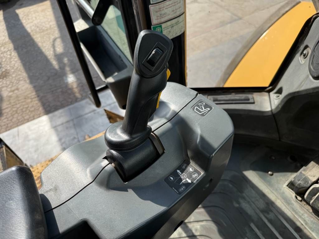 CAT 980M - Central Greasing / Backup Camera