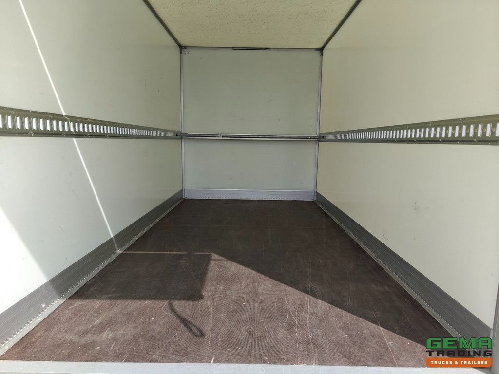 MAN TGE 3.180 4x2 Day Cab Euro 6D – 4,2 m geschlossene Karosserie + 750 kg Hebebühne – Zwillingsräder – 5.500 km! NEUZUSTAND! UNBENUTZT!