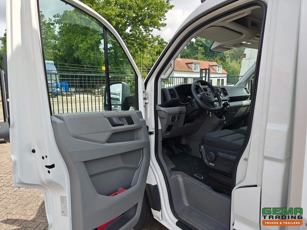 MAN TGE 3.180 4x2 Day Cab Euro 6D – 4,2 m geschlossene Karosserie + 750 kg Hebebühne – Zwillingsräder – 5.500 km! NEUZUSTAND! UNBENUTZT!
