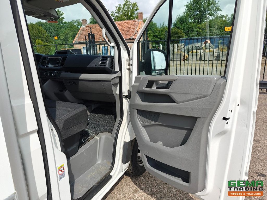 MAN TGE 3.180 4x2 Day Cab Euro 6D – 4,2 m geschlossene Karosserie + 750 kg Hebebühne – Zwillingsräder – 5.500 km! NEUZUSTAND! UNBENUTZT!