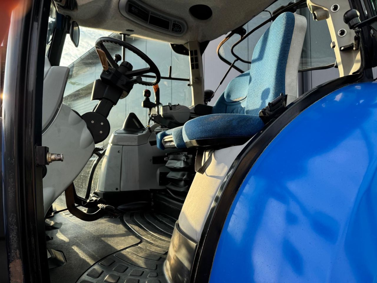 New Holland T6080