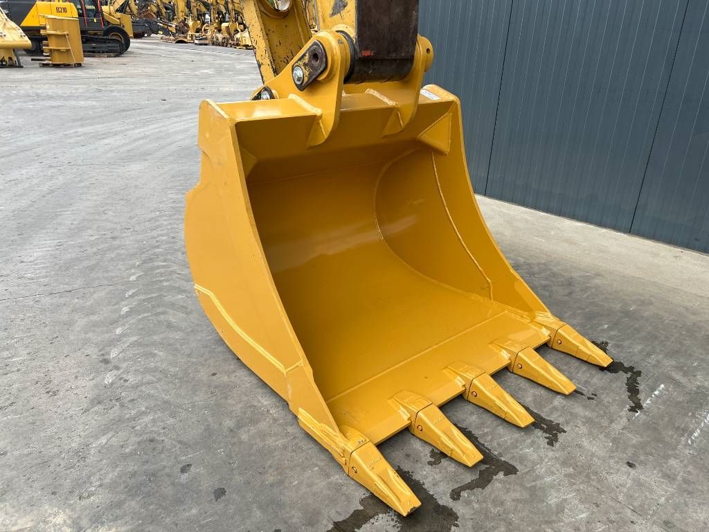 CAT 320D L