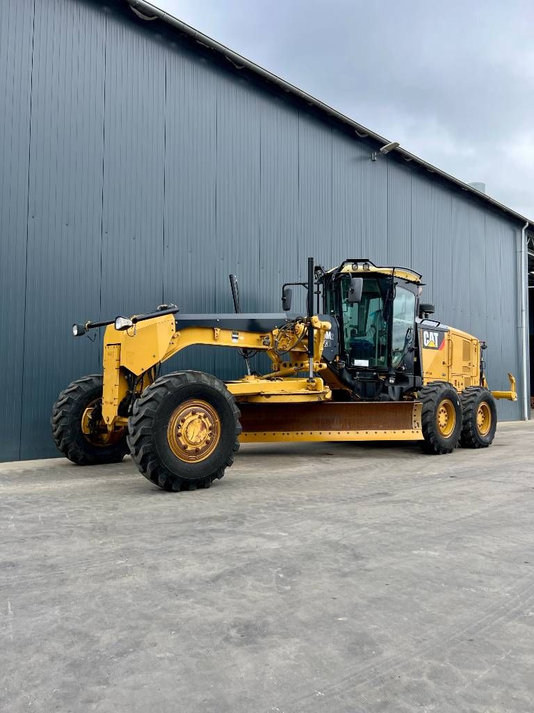 CAT 140M2 AWD