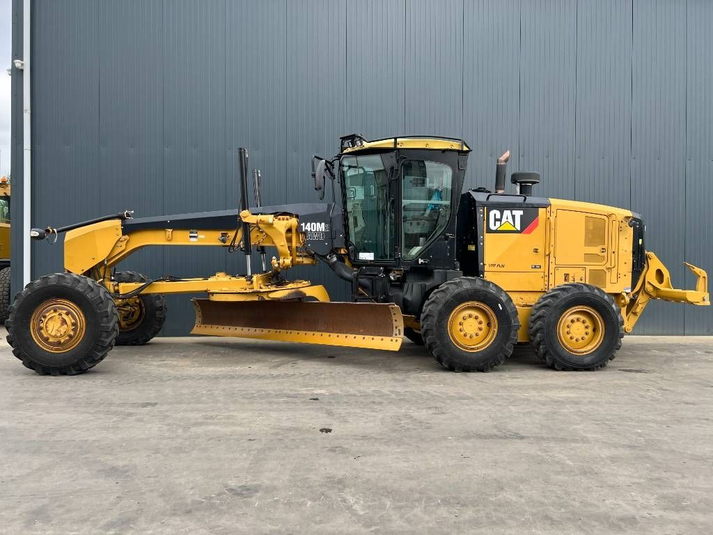 CAT 140M2 AWD